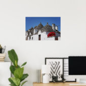 Geranium Blume und Trulli Häuser in Alberobello Poster (Heimbüro)