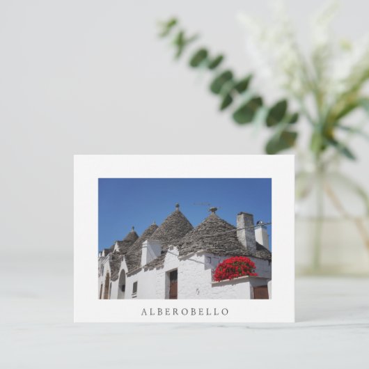 Geranium Blume und Trulli Häuser in Alberobello Postkarte (Stehend Vorderseite)