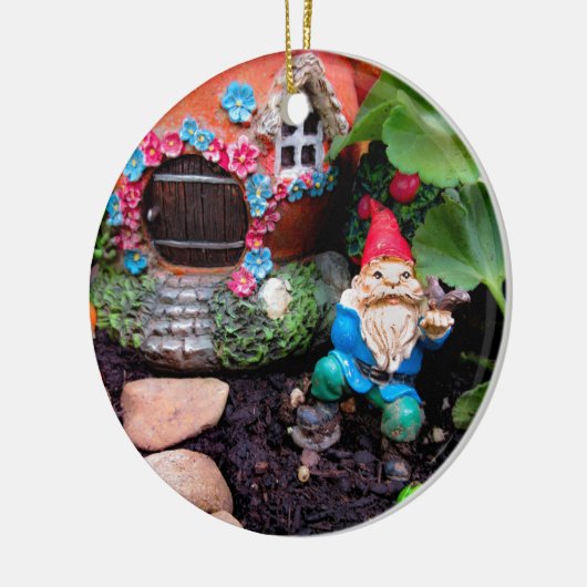 Geranium Gnome 01 Keramik Ornament (Links)