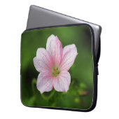 Geranium Laptopschutzhülle (Vorderseite Links)