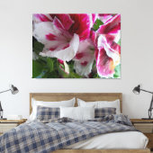 Geranium Stretched Canvas Print Leinwanddruck (Insitu (Schlafzimmer))