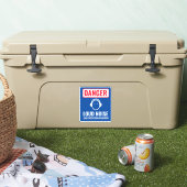 Geräuschgefahrenzeichen. Erforderlicher Ohrenschut Aufkleber (Kühler)