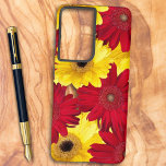 Gerber Daisy Floral Nah-Up Fotografie Samsung Galaxy Hülle<br><div class="desc">Karo in diesem Fall mit leuchtend roten und gelben Gerber Daisy nah-up Fotografien. Eine süße Geschenkidee für einen Geburtstag,  Abschluss oder anderen besondere Anlass.</div>