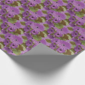 Gerbera Daisies lila Salbei-Grünpapier Geschenkpapier (Ecke)
