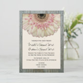 Gerbera Daisy & Barnwood Wedding Einladung (Stehend Vorderseite)