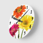 Gerbera Daisy Delight Runde Wanduhr (Winkel)