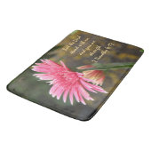 Gerbera-Gänseblümchen mit Bibel-Vers Badematte (Schrägansicht)