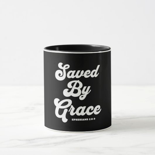 Gerettet von Grace Ephesians 2:8-9 Tasse (Zentrum)