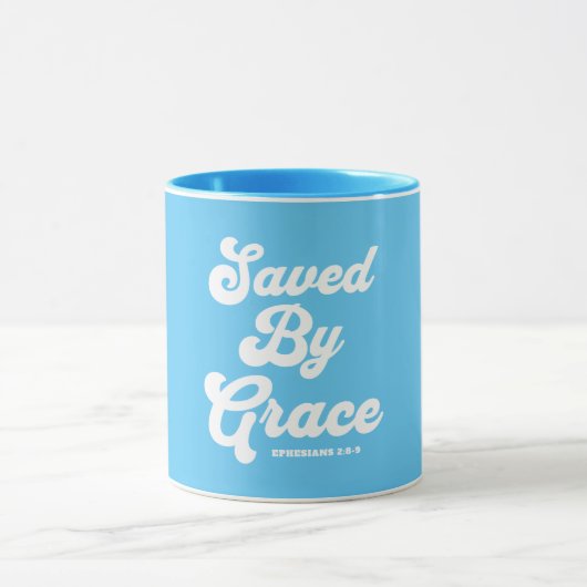 Gerettet von Grace Ephesians 2:8-9 Tasse (Zentrum)