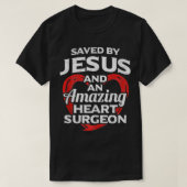 Gerettet von Jesus und Herzchirurgen T-Shirt (Design vorne)