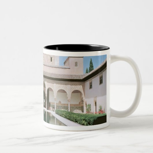Gericht der Myrten, im Jahre 1333 angefangen Zweifarbige Tasse (Rechts)