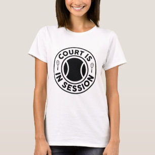 Gericht ist in Sitzung T-Shirt