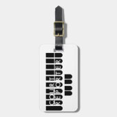 Gerichtsreporter befestigt Schwarz-weißes Gepäckanhänger (Vorderseite vertikal)
