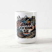 German hiking quote – “Gefahr? Ich kenne sie” Kaffeetasse (Mittel)