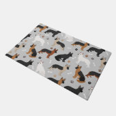 German Shepherd Bones and Paws Fußmatte (Schrägansicht)