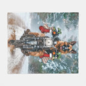 German Shepherd Dog Riding Motorrad Weihnachten Fleecedecke (Vorderseite (Horizontal))
