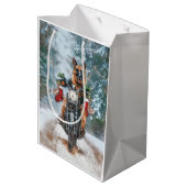 German Shepherd Dog Riding Motorrad Weihnachten Mittlere Geschenktüte (Rückseite Schrägansicht)