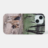 German Shepherd on a Forest Trail iPhone 15 Hülle (Rückseite (Horizontal))