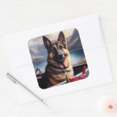 German Shepherd on a Paddle: Ein Landschaftliches  Quadratischer Aufkleber (Umschlag)