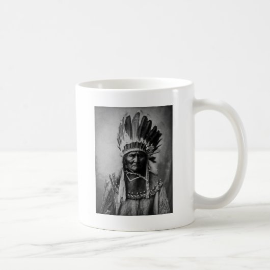 Geronimo in Head Dress Native American Hero Kaffeetasse (Rechts)