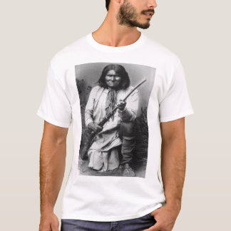 'Geronimo mit Gewehr beim Ready T-Shirt