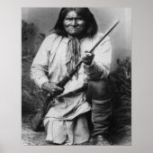 'Geronimo mit Gun am Bereit' Poster (Vorne)