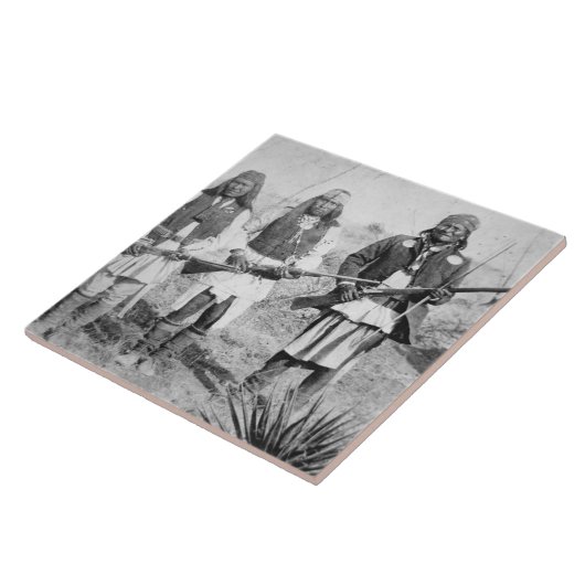 Geronimo und drei seiner Apache-Krieger, 1886 (b Fliese (Seite)