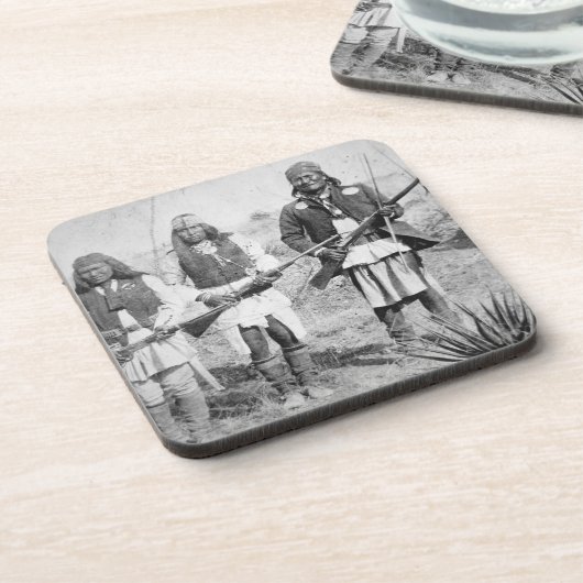 Geronimo und drei seiner Apache-Krieger, 1886 (b Getränkeuntersetzer (Linke Seite)