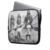 Geronimo und drei seiner Apache-Krieger, 1886 (b Laptopschutzhülle (Vorderseite Links)