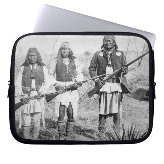 Geronimo und drei seiner Apache-Krieger, 1886 (b Laptopschutzhülle (Vorderseite)