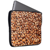 Geröstete aromatische Kaffeebohnen in Sonnenlicht, Laptopschutzhülle (Vorne Rechts)