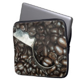 geröstete Kaffeebohnen mit Silberschottenaufnahme Laptopschutzhülle (Vorderseite Links)