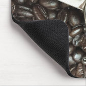 geröstete Kaffeebohnen mit Silberschottenaufnahme Mousepad (Ecke)