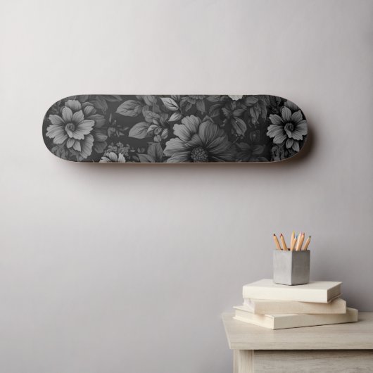 Gerötete Farbtöne der grauen Blüte Skateboard (Wandkunst (Horz))