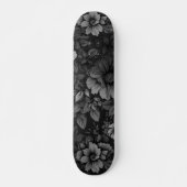 Gerötete Farbtöne der grauen Blüte Skateboard (Vorne)
