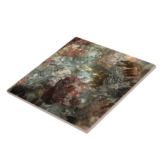 Gerüchte Schichten brauner Kristalle Fliese (Seite)