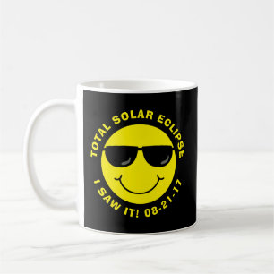 Gesamtsolareklipse cooles Emoji stellen gegenüber Kaffeetasse