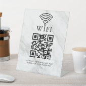 Geschäfts-WLAN-Netzwerk-QR-Code personalisiert Sockelschild (In SItu)