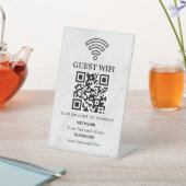 Geschäfts-WLAN-Netzwerk-QR-Code personalisiert Sockelschild (In SItu)
