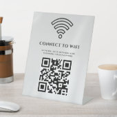 Geschäfts-WLAN-Netzwerk-QR-Code personalisiert Sockelschild (In SItu)