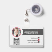 Geschäftsfrau lächelt | Unternehmen | QR-Code Ausweis (Front with Retractable)