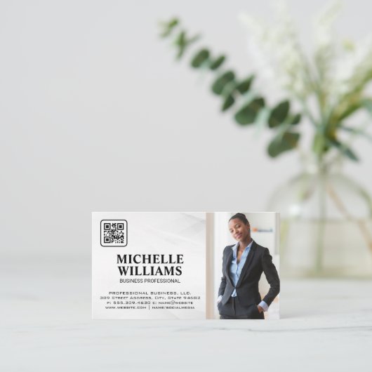 Geschäftsfrau | Schnellantwortcode Visitenkarte (Stehend Vorderseite)