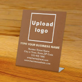 Geschäftsinformation: Brown Pedestal Sign Sockelschild