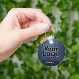 Geschäftslogo aus blauem Glitter auf Schlüsselanhä Schlüsselanhänger