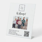 Geschäftslogo Foto Begrüßungszeiten QR-Code Sockelschild (Vorderseite)