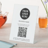 Geschäftslogo und QR-Code individuell anpassbar Sockelschild (In Situ)