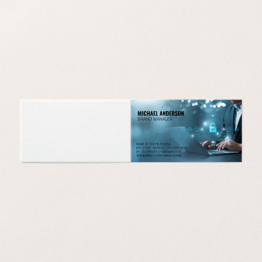 Geschäftsmann am Computer | Daten (Außenseite Aufgefaltet)