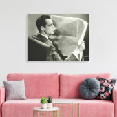 Geschäftsmann beim Lesen der Zeitung Leinwanddruck (Insitu (Wohnzimmer))