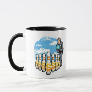 Geschäftsmann-Bowling eine Kugel in Richtung zu Tasse