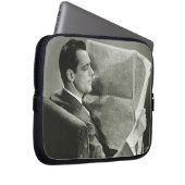 Geschäftsmann, der die Zeitung liest Laptopschutzhülle (Vorne Rechts)